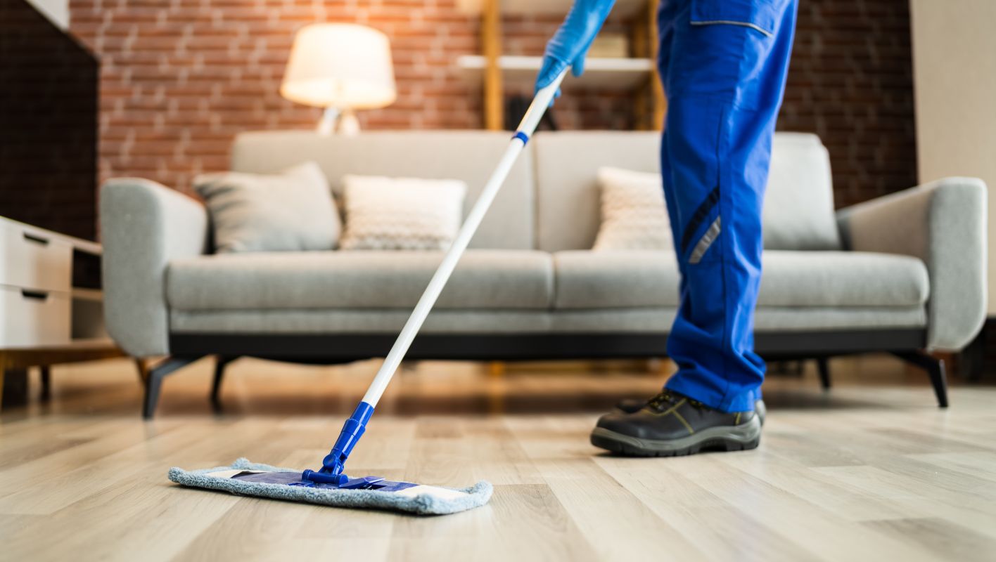 cleaning vinyl plank flooring