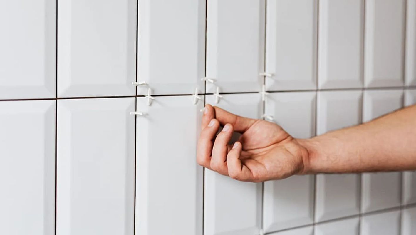 Seamless Look with Tile Spacers Seamless look with tile spacers